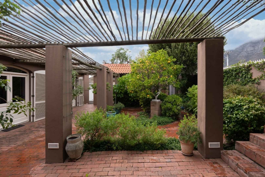 4 Bedroom Property for Sale in Oranjezicht Western Cape